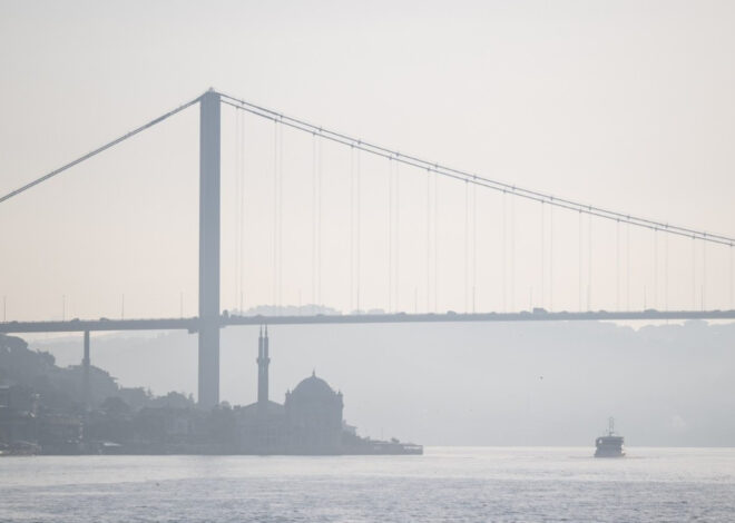 İstanbul Boğazı’nda gemi trafiği çift yönde askıya alındı